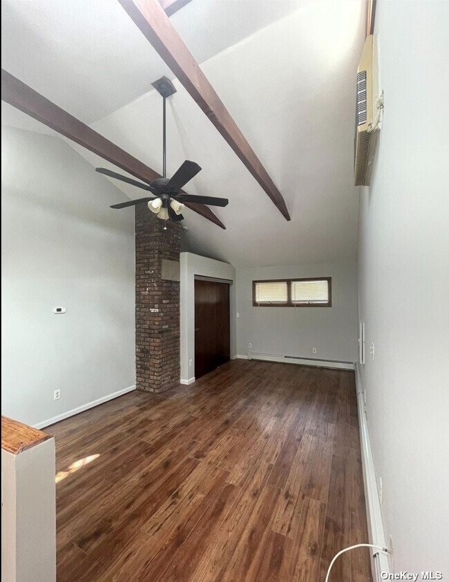 20 Wellington Rd, Middle Island, NY 11953 Room for Rent in Middle