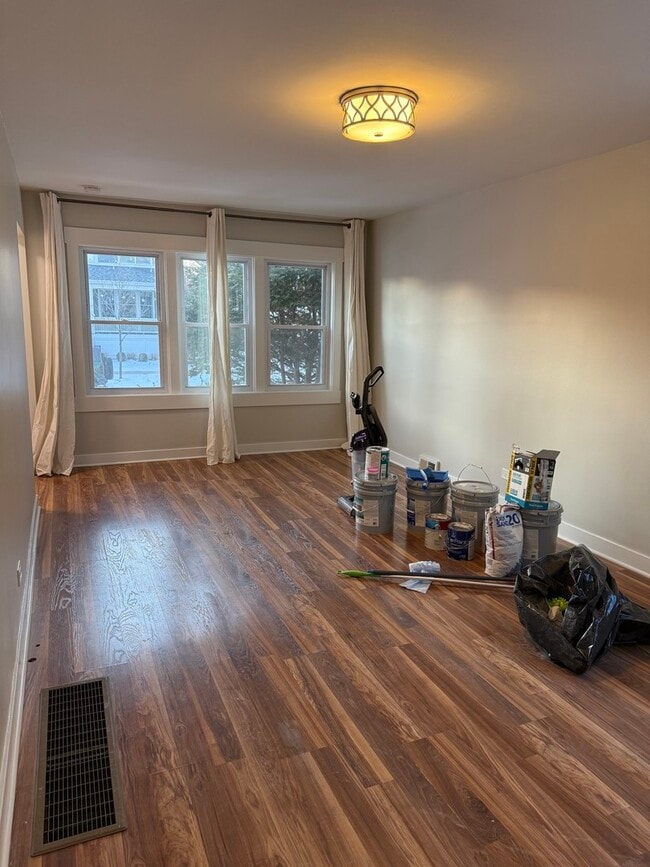 Building Photo - 1172 S Grove Ave