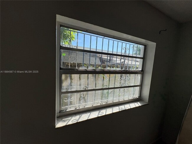 Foto del edificio - 2395 NW 4th St