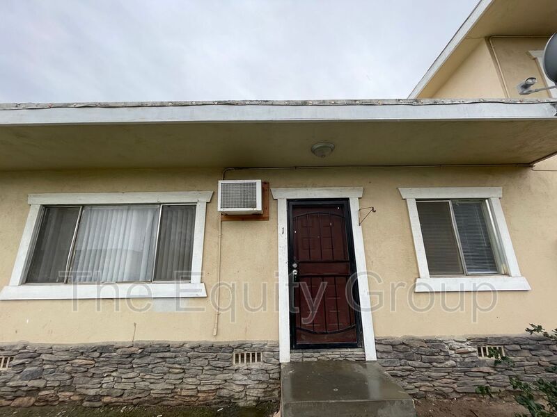 570 S Richmond Ave Unit 1, Hanford, CA 93230 Condo for Rent in