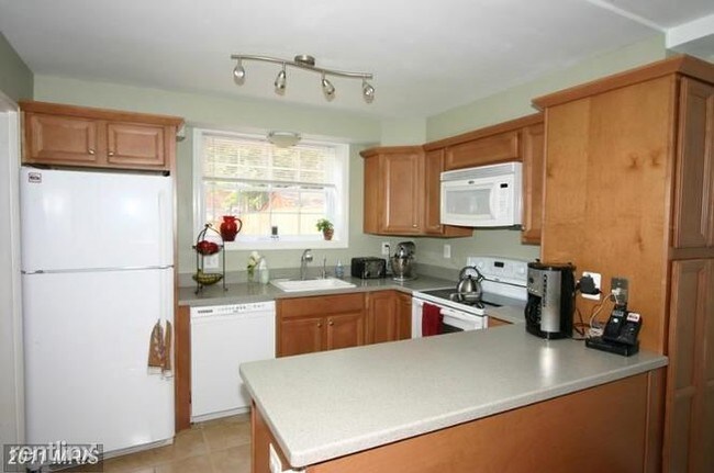 Building Photo - 3 br, 1 bath Townhome - 1608 Dogwood Drive