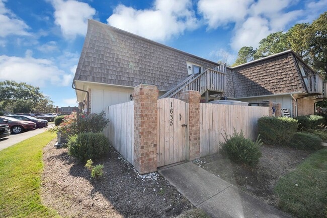 Building Photo - 1635 Ocean Bay Dr