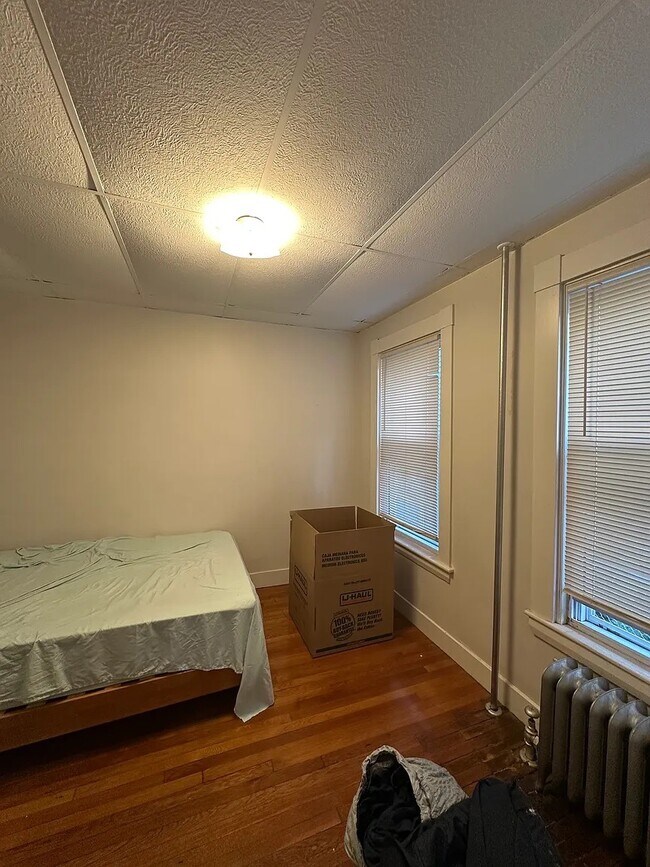 Building Photo - 384 Washington St