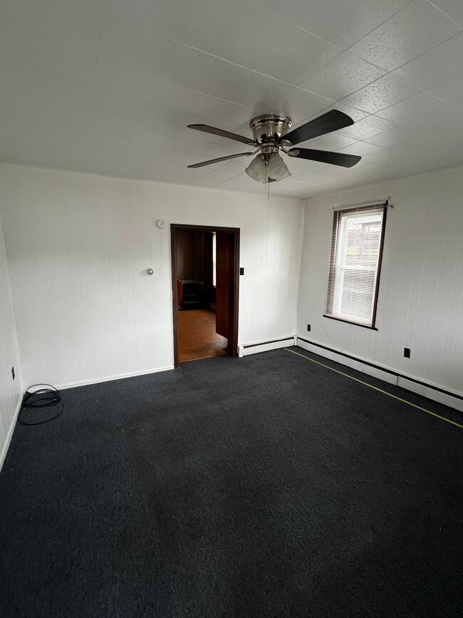 Building Photo - 250-252 5th