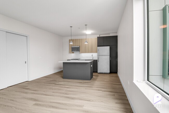 Foto del edificio - 670 N May St