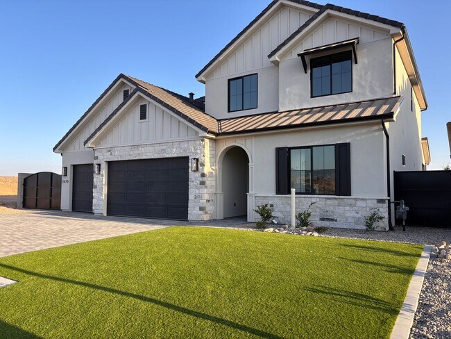 Foto del edificio - Beautiful 5 bedroom 4 bath in Desert Canyons