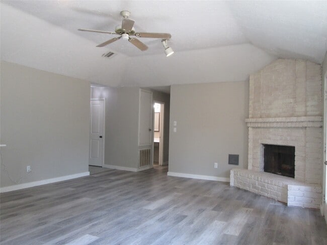 Foto del edificio - 2506 Portland Dr