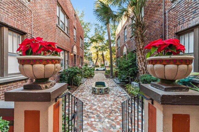 Foto del edificio - 2742 Riverside Ave