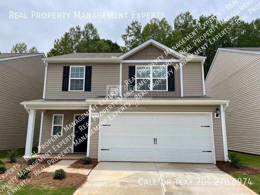 Primary Photo - 3 Bed 2.5 Bath Home in Mecklenburg County