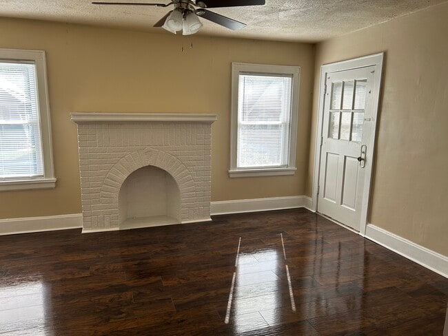 Building Photo - 1802 Lawn Ave