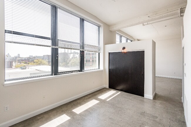 Foto del edificio - 4600 Woodward Ave