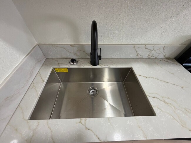 Foto del edificio - 438 Perlite Way