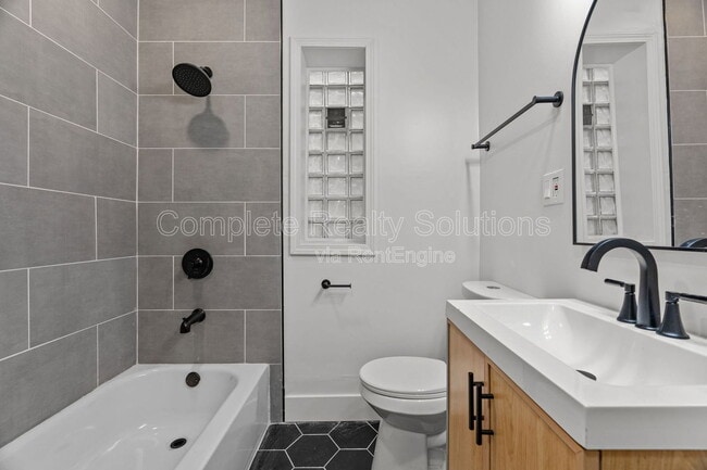 Building Photo - 4642 Idaho Ave