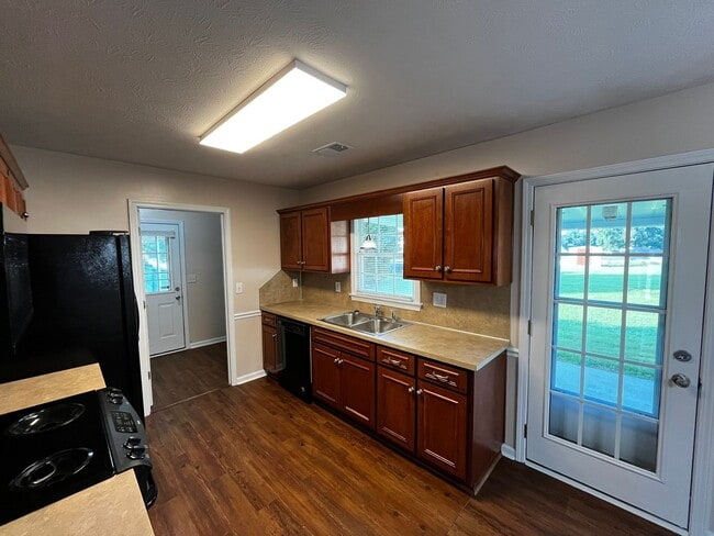 Building Photo - Beautiful Total Electric Home In Phenix Ci...