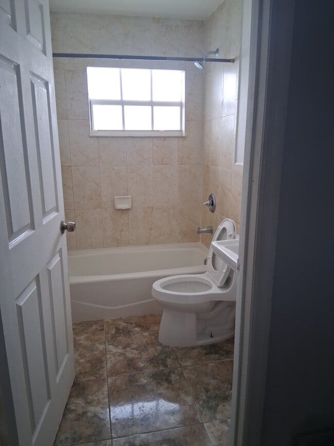 Building Photo - 474 E 10th St
