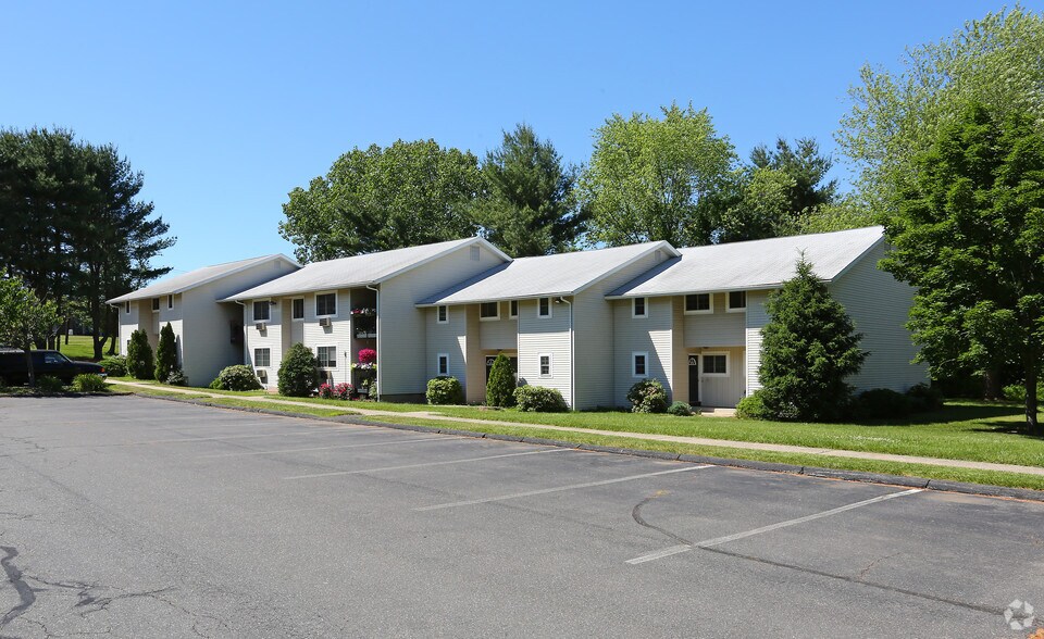 Salem Village Rentals Newington, CT