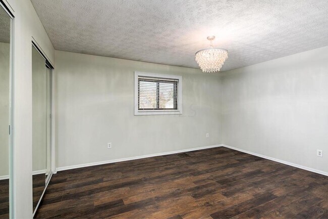 Building Photo - 3203 Summerdale Ln