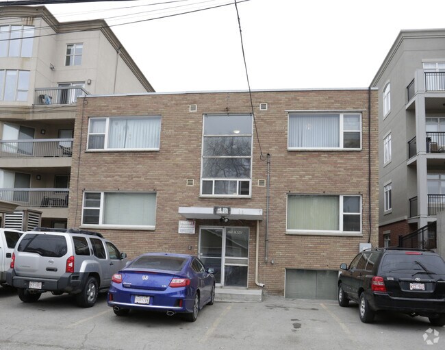 Photo du bâtiment - Elmwood Manor Apartments