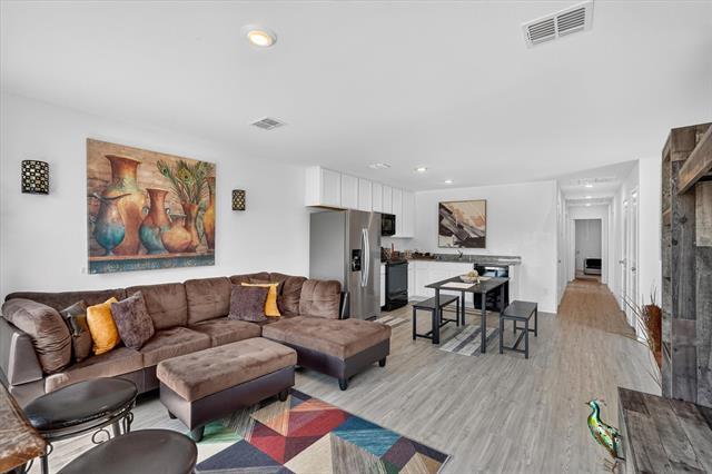 Foto del edificio - 6825 Sunbeam Cir