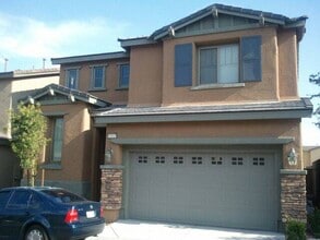 Building Photo - 10415 Lilac Square Ave