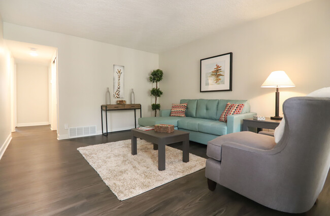 Living room - 521 E Main St