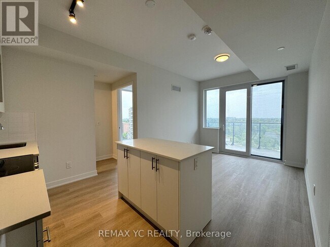 Photo du bâtiment - 15 Ellerslie Ave