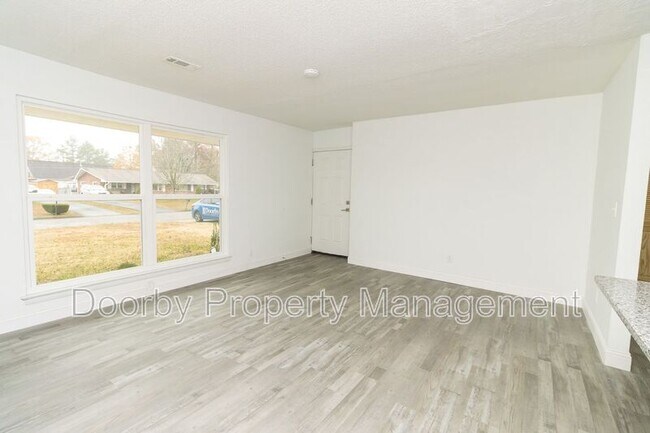 Foto del edificio - 4831 Bonny Lake Ln