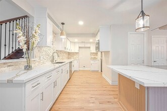 Building Photo - 2446 Long Reach Dr