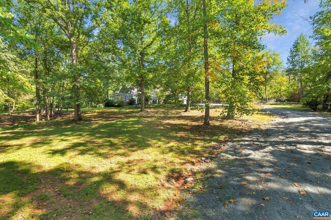 Foto del edificio - 5317 Stony Point Rd