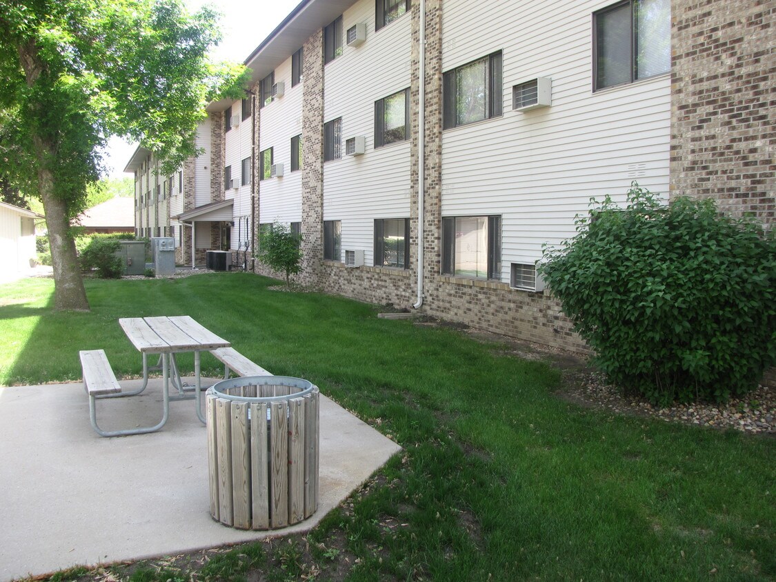 Canterbury Apartments Apartments in Sioux Falls, SD