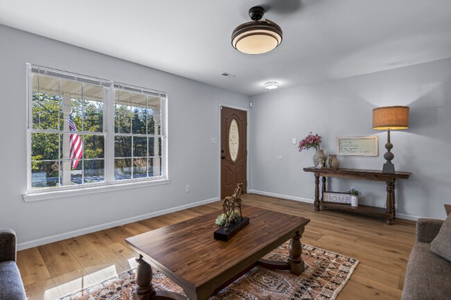 Foto del edificio - 1604 Napoleon Dr