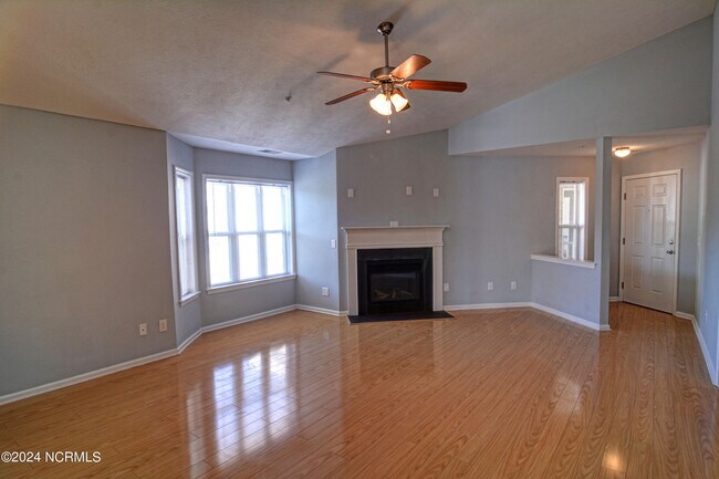 Building Photo - 633 Spencer-Farlow Dr