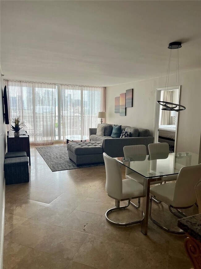 Foto del edificio - 1717 N Bayshore Dr