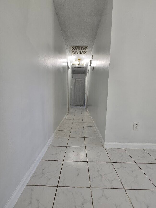 Building Photo - 2601 Briar Trail Ct