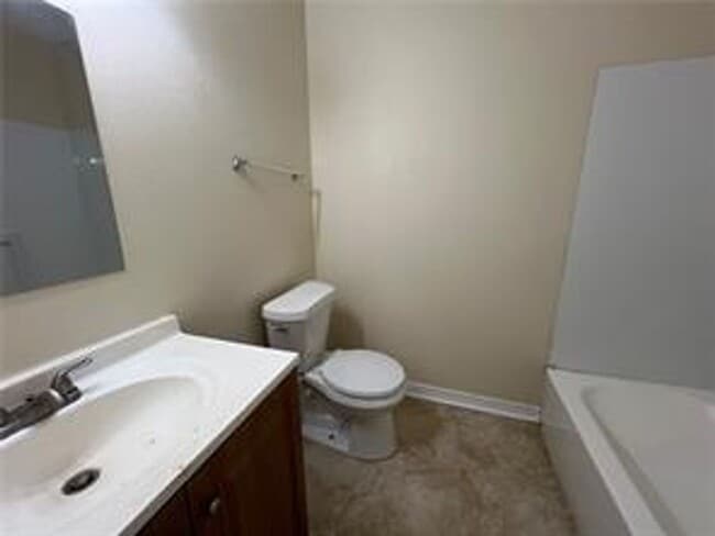 Building Photo - 3260-3266Kabel