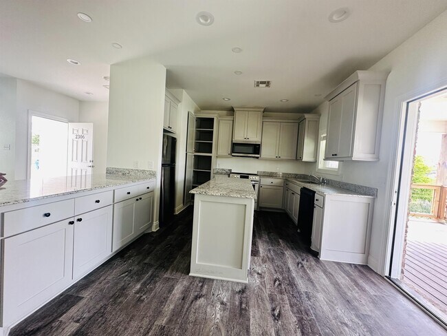 Building Photo - 2306 Timberlane Dr