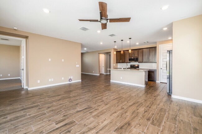 Building Photo - 9820 E Tupelo Ave