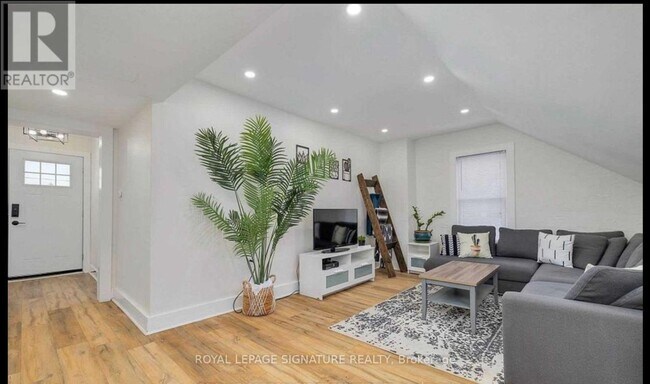 Photo du bâtiment - 659 Dolph St N