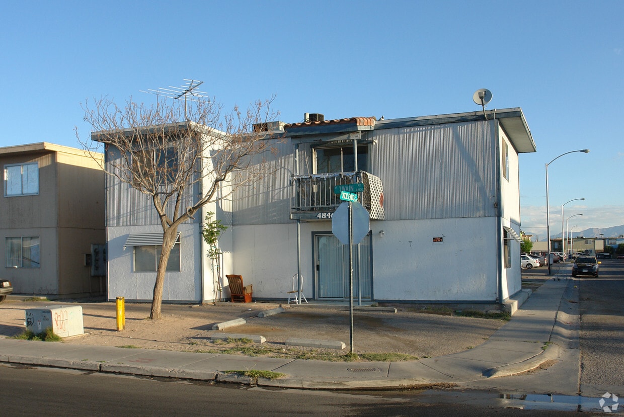 Building Photo - 4840 W Twain Ave