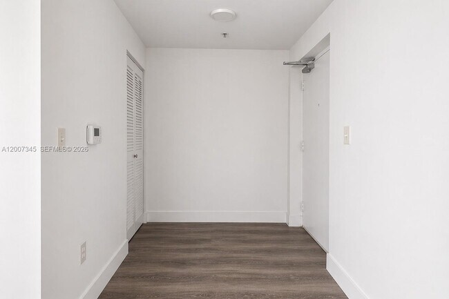 Foto del edificio - 6580 Indian Creek Dr