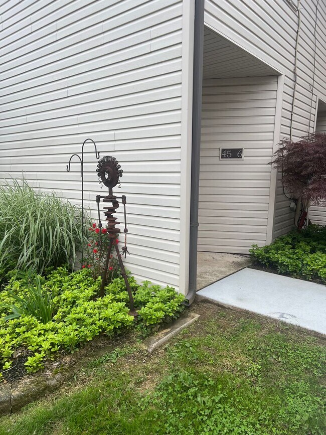Building Photo - Recently updated Laurel Springs 2 bedroom ...