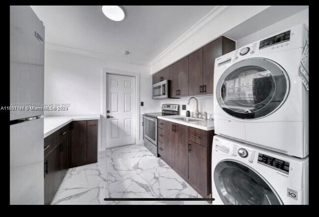 Building Photo - 6053 SW 63rd Terrace