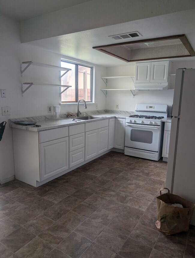 Foto del edificio - 955 E Amber Ave