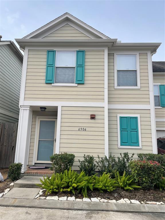 Building Photo - 6906 Woodridge Row Dr
