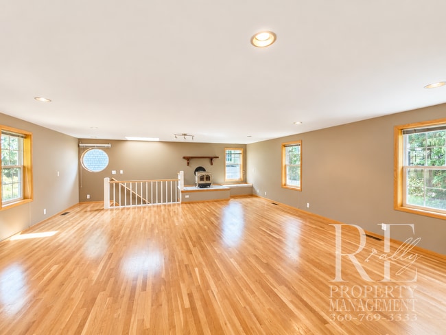 Building Photo - 14444 Sunrise Drive NE
