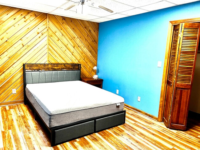 Foto del edificio - 1558 Collins Hill Rd