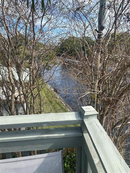 Foto del edificio - 578 NE 20th St