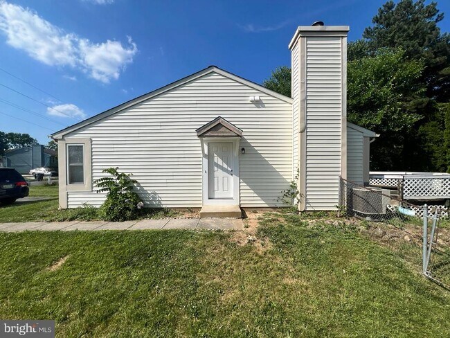 Building Photo - 830 Chadwick Cir