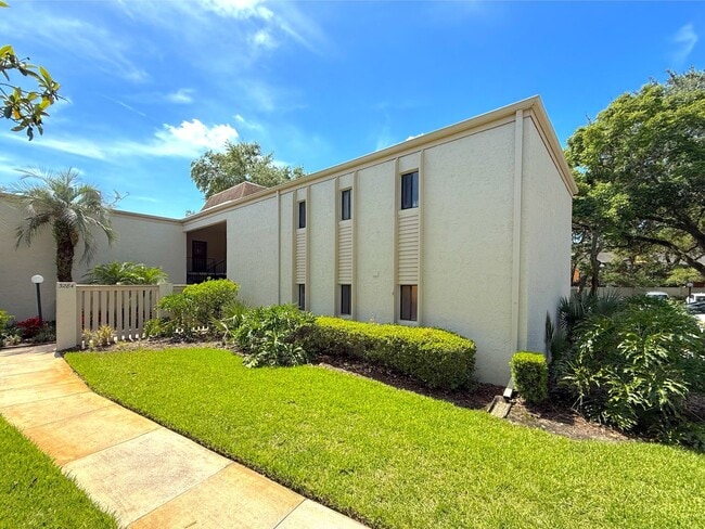 Building Photo - Lovely 2 bed 2 bath, ground floor condo in...
