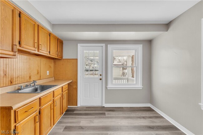 Building Photo - 9405 Bohning Dr